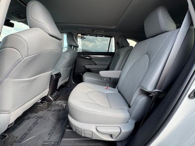 2025 Toyota Highlander Platinum