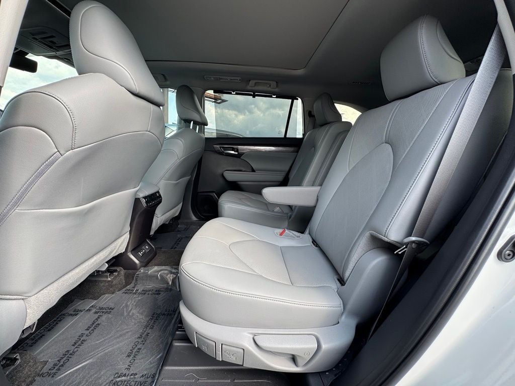 2025 Toyota Highlander Platinum