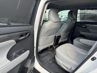 2025 Toyota Highlander Platinum