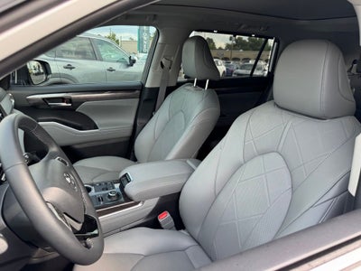 2025 Toyota Highlander Platinum