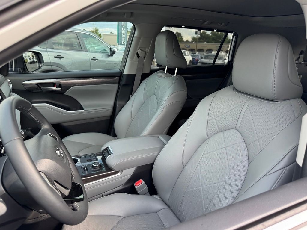 2025 Toyota Highlander Platinum