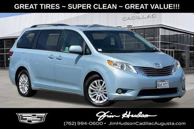 2017 Toyota Sienna XLE Premium 8 Passenger