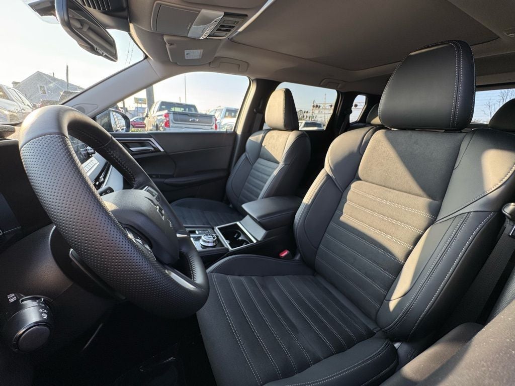 2025 Mitsubishi Outlander PHEV SE