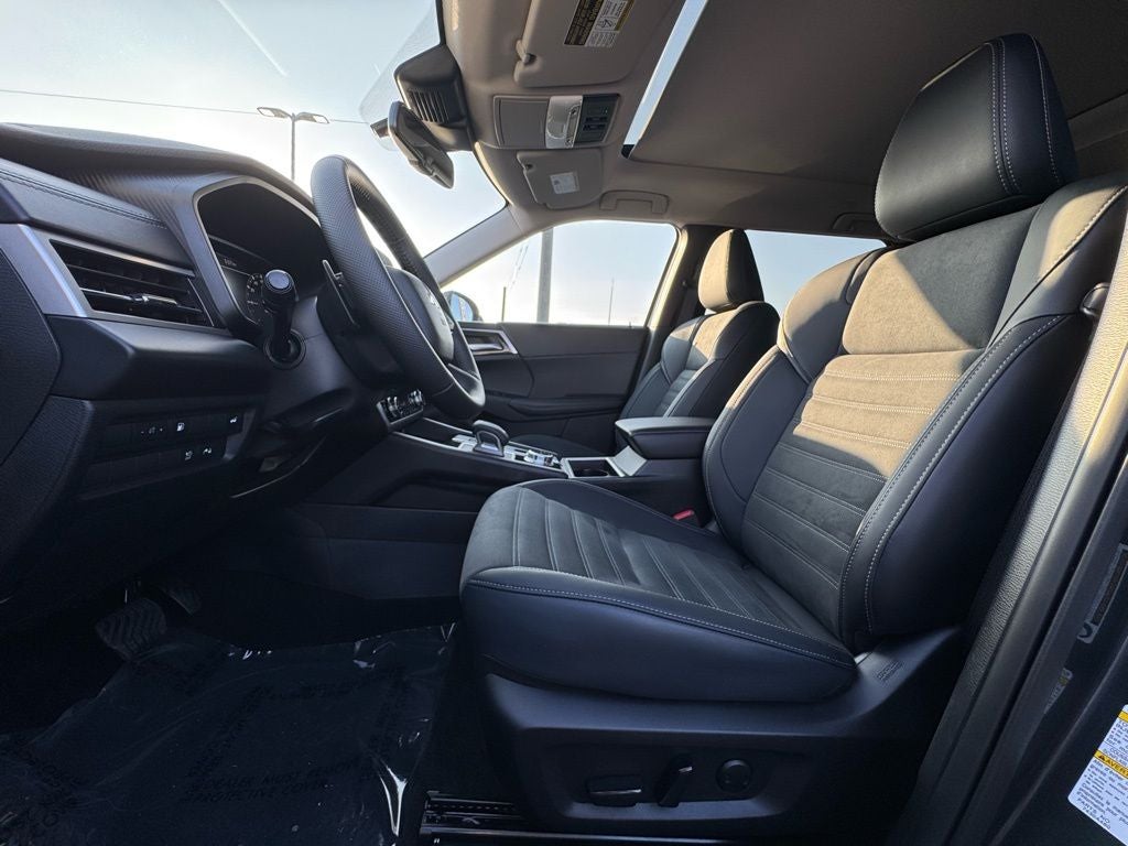 2025 Mitsubishi Outlander PHEV SE