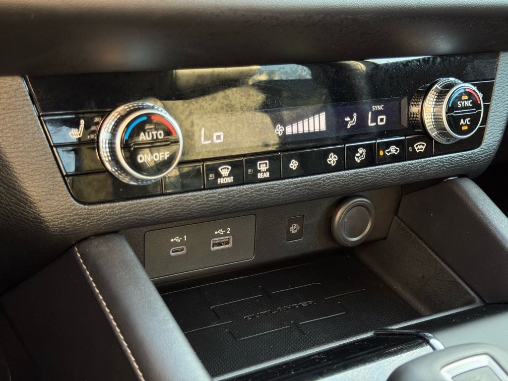 2025 Mitsubishi Outlander PHEV SE