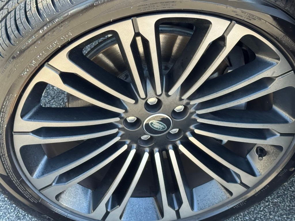 2026 Land Rover Range Rover Velar Dynamic SE