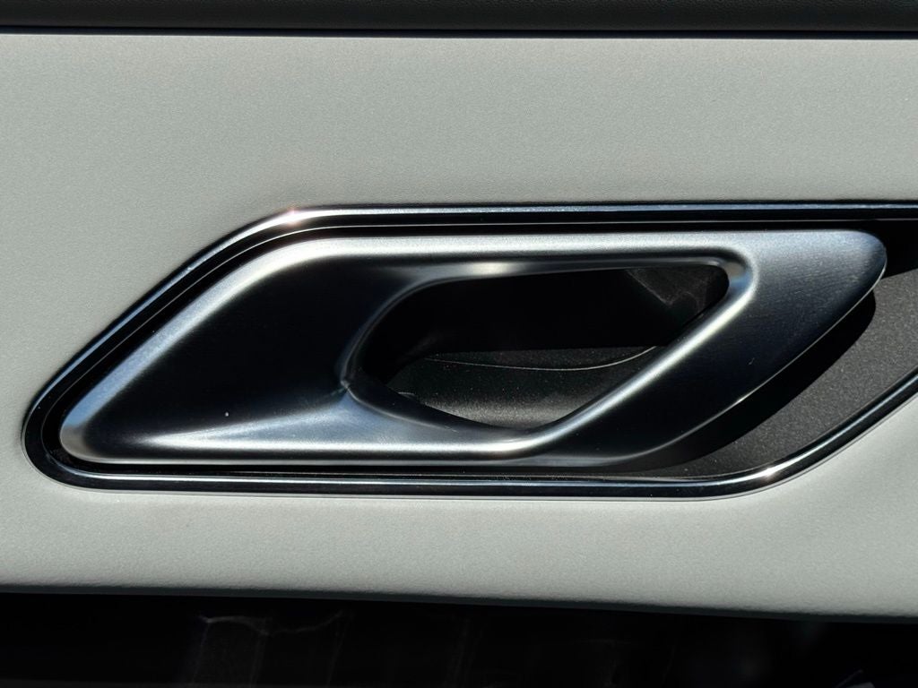 2026 Land Rover Range Rover Velar Dynamic SE