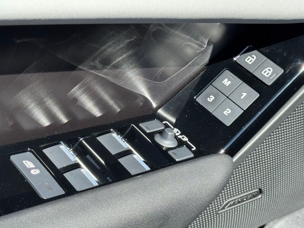 2026 Land Rover Range Rover Velar Dynamic SE