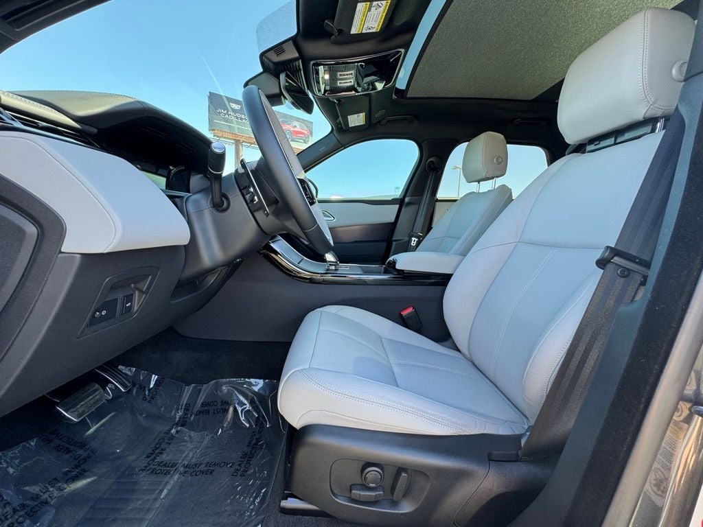 2026 Land Rover Range Rover Velar Dynamic SE