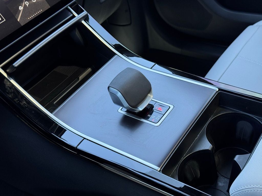 2026 Land Rover Range Rover Velar Dynamic SE