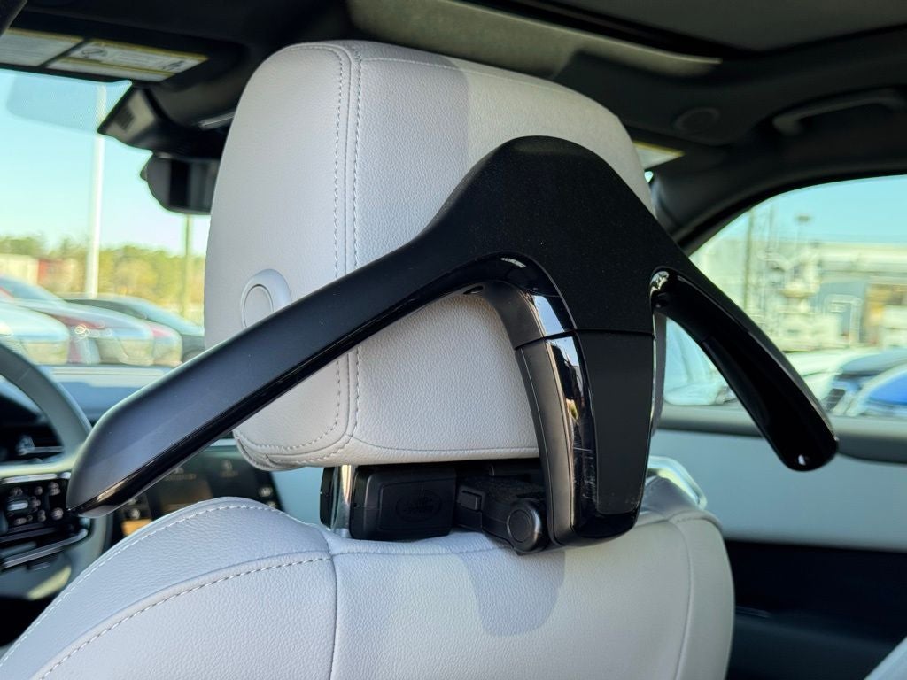 2026 Land Rover Range Rover Velar Dynamic SE