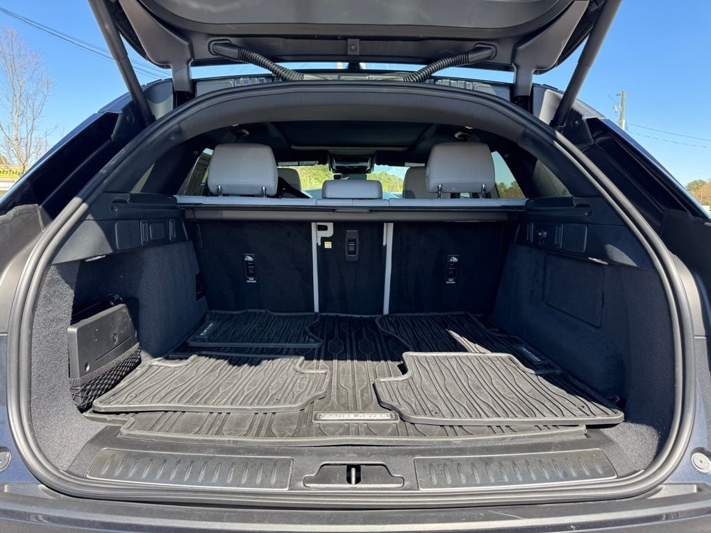 2026 Land Rover Range Rover Velar Dynamic SE