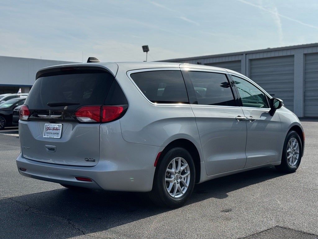 2023 Chrysler Voyager LX
