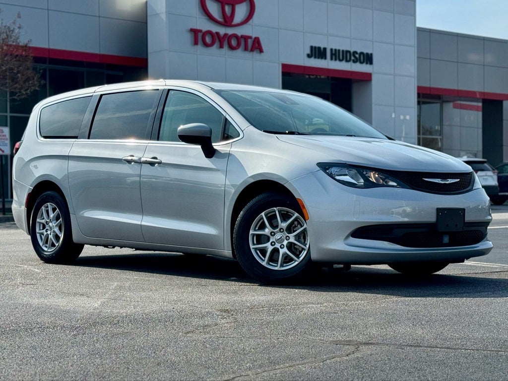 2023 Chrysler Voyager LX