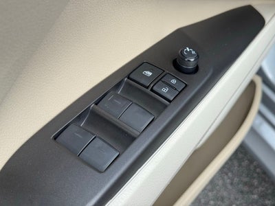 2023 Toyota Camry Hybrid LE