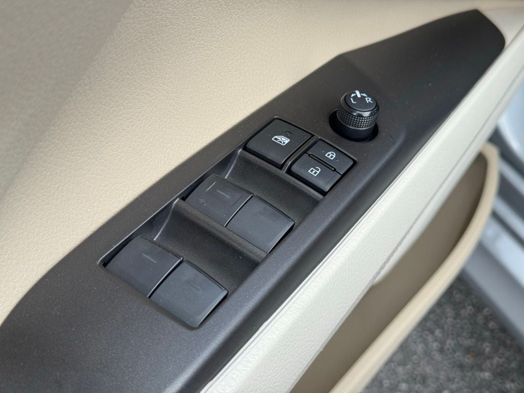 2023 Toyota Camry Hybrid LE