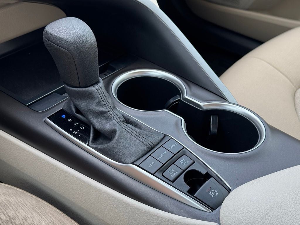 2023 Toyota Camry Hybrid LE