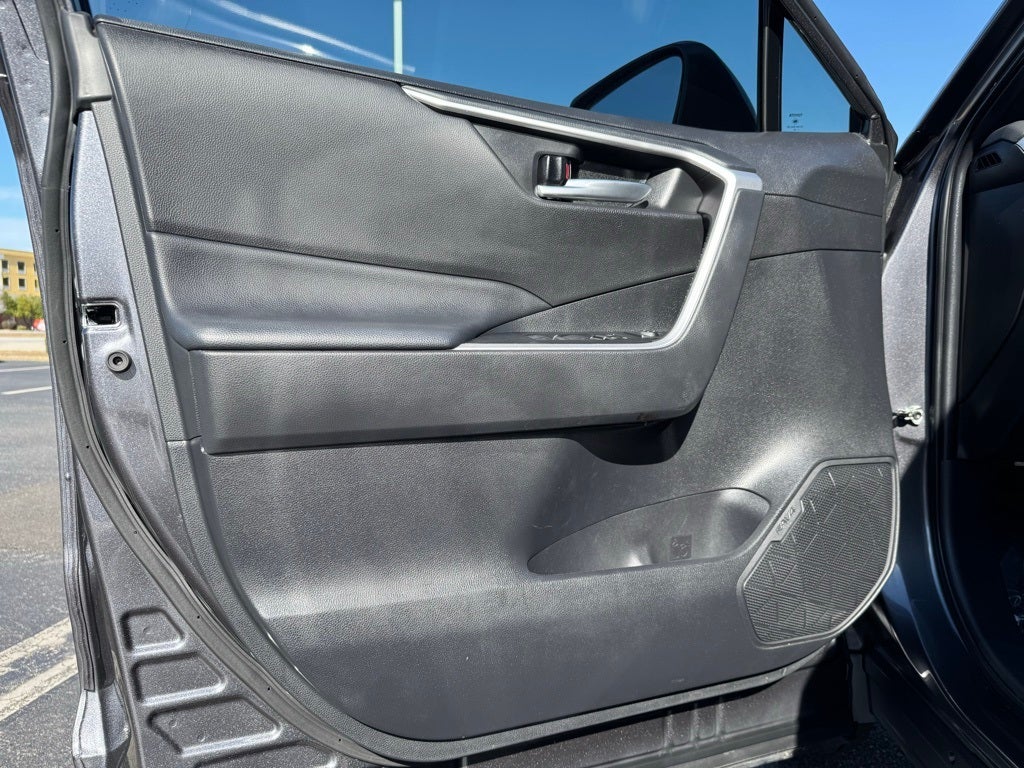 2023 Toyota RAV4 Hybrid SE