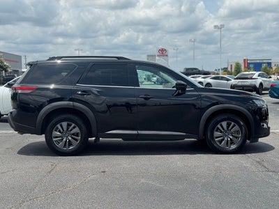 2024 Nissan Pathfinder SV