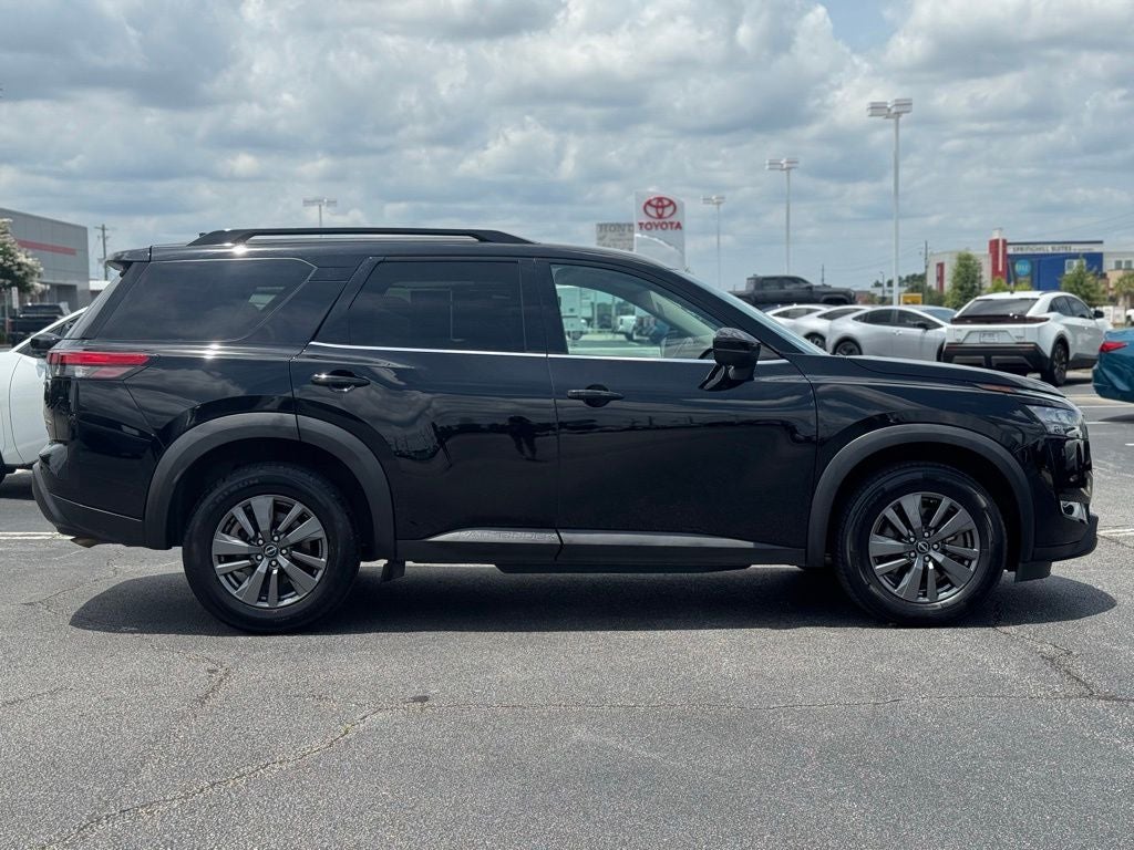 2024 Nissan Pathfinder SV