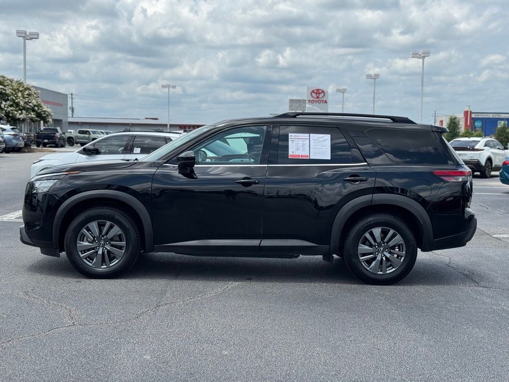 2024 Nissan Pathfinder SV