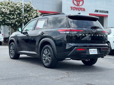 2024 Nissan Pathfinder SV