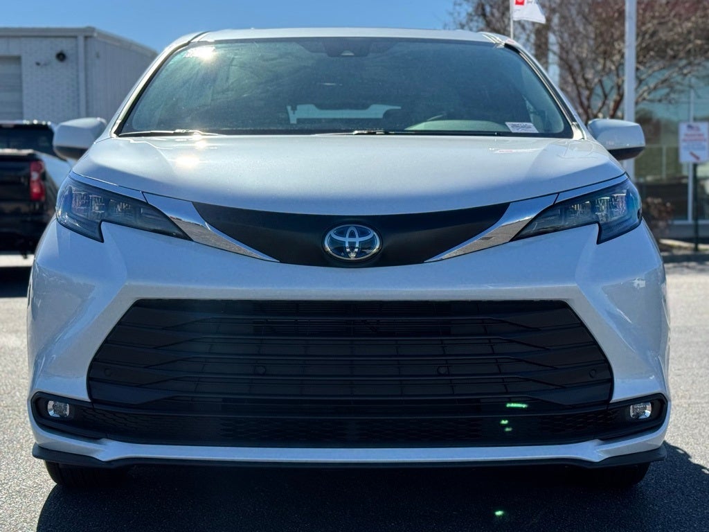 2025 Toyota Sienna XLE 7 Passenger