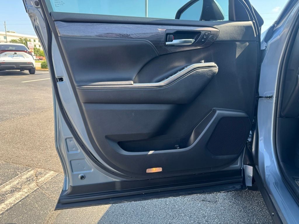 2024 Toyota Highlander Platinum