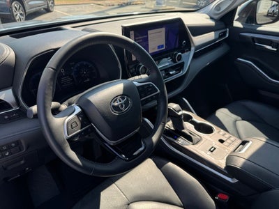 2024 Toyota Highlander Platinum