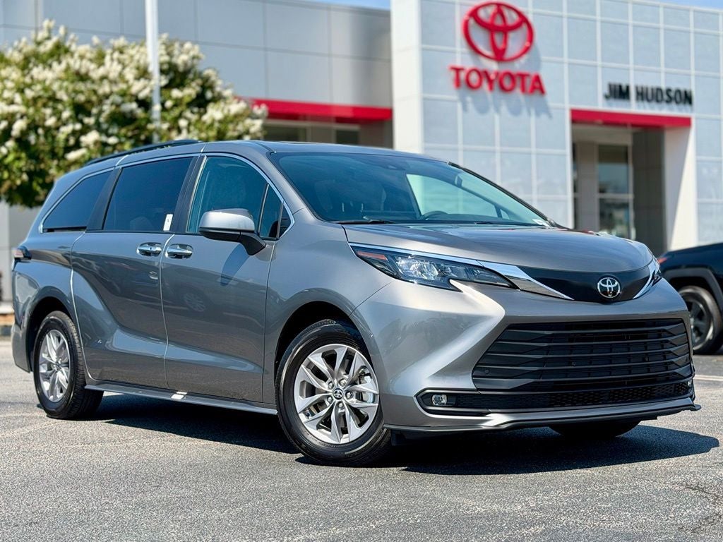 2026 Toyota Sienna XLE 8 Passenger