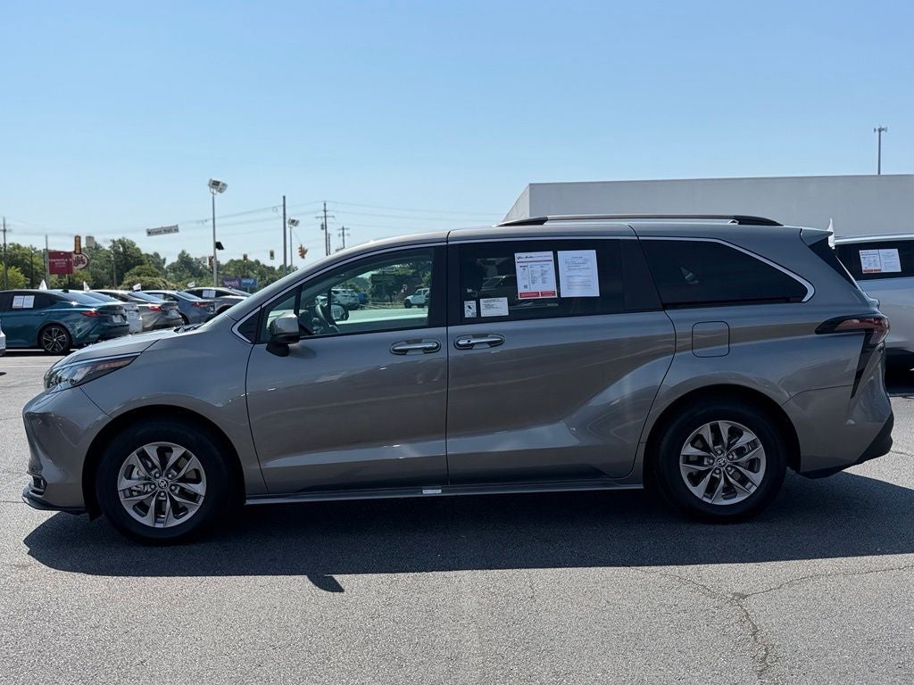 2026 Toyota Sienna XLE 8 Passenger