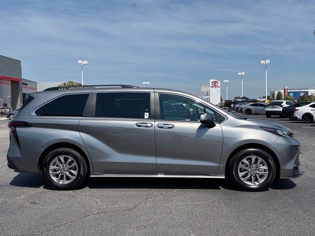 2026 Toyota Sienna XLE 8 Passenger