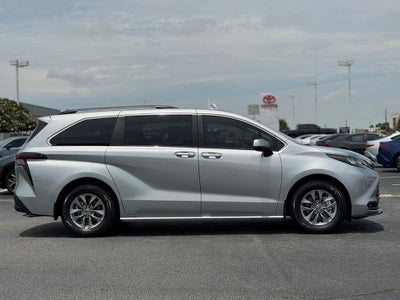 2025 Toyota Sienna XLE 8 Passenger