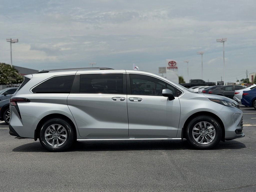 2025 Toyota Sienna XLE 8 Passenger