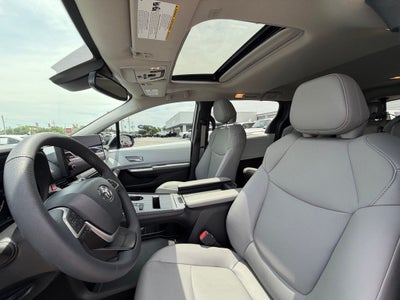 2025 Toyota Sienna XLE 8 Passenger
