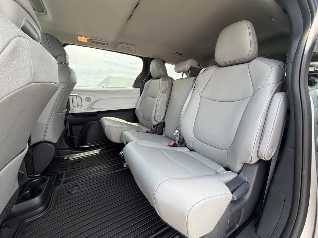 2025 Toyota Sienna XLE 8 Passenger