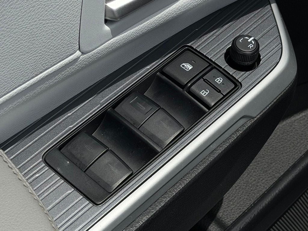 2025 Toyota Sienna XLE 8 Passenger