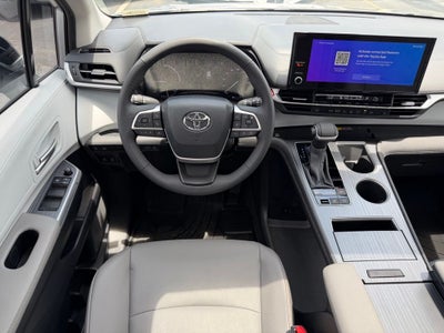 2025 Toyota Sienna XLE 8 Passenger