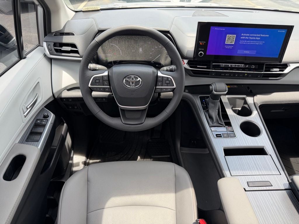 2025 Toyota Sienna XLE 8 Passenger
