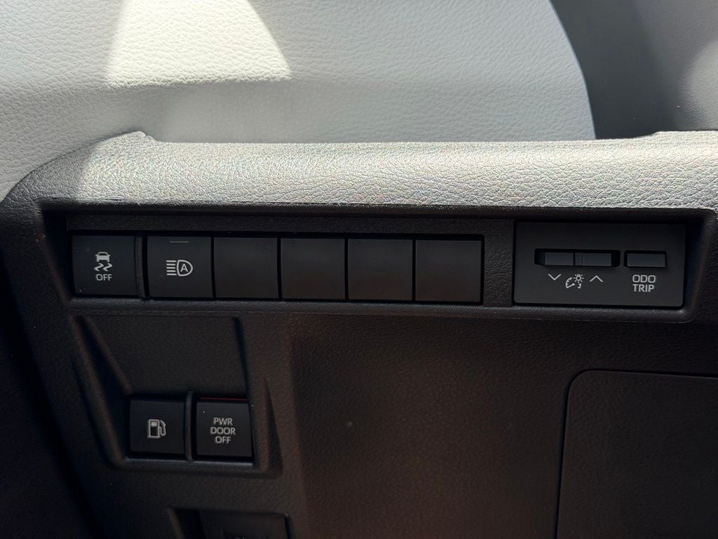 2025 Toyota Sienna XLE 8 Passenger