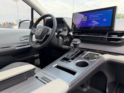 2025 Toyota Sienna XLE 8 Passenger