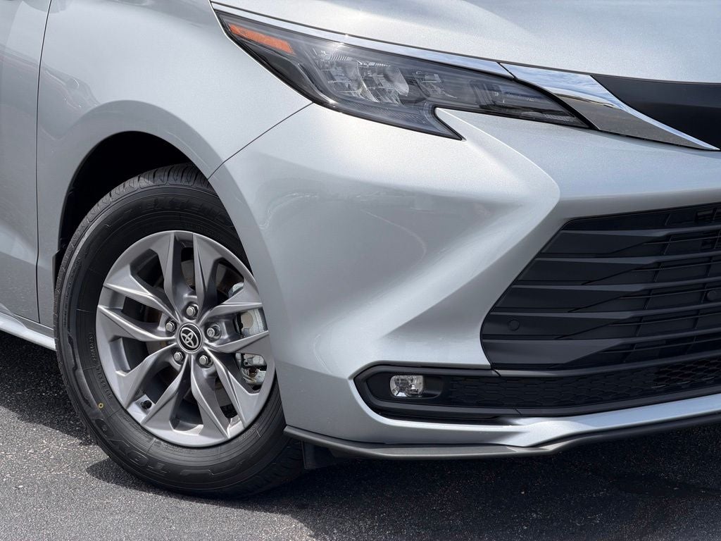 2025 Toyota Sienna XLE 8 Passenger