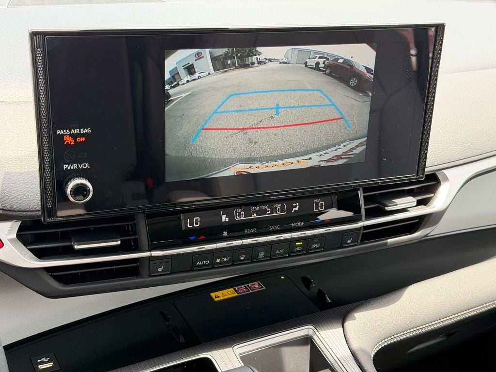 2025 Toyota Sienna XLE 8 Passenger