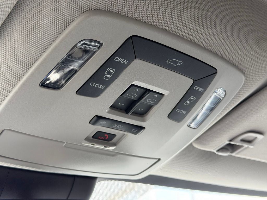 2025 Toyota Sienna XLE 8 Passenger