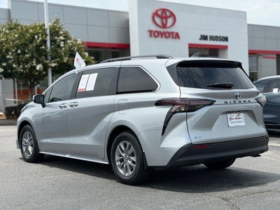2025 Toyota Sienna XLE 8 Passenger