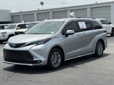 2025 Toyota Sienna XLE 8 Passenger