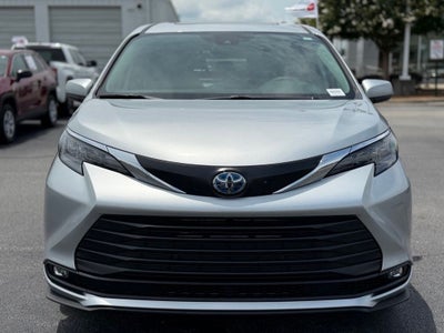 2025 Toyota Sienna XLE 8 Passenger