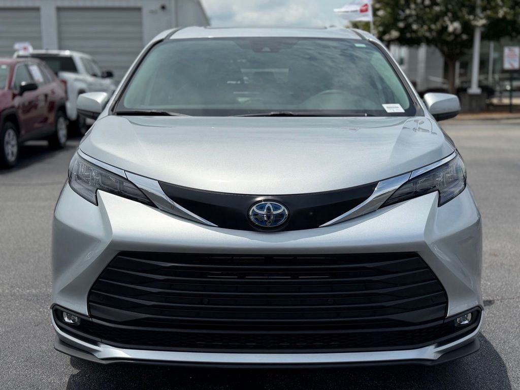 2025 Toyota Sienna XLE 8 Passenger