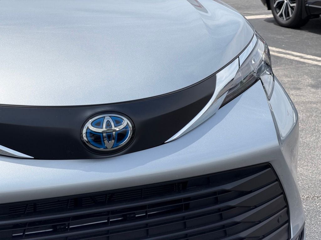 2025 Toyota Sienna XLE 8 Passenger