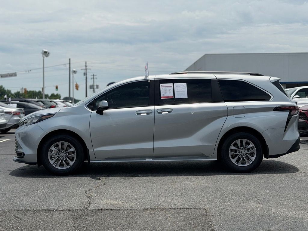2025 Toyota Sienna XLE 8 Passenger